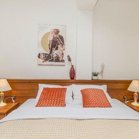 House Hotel Plava Laguna Tisno Bagian luar foto