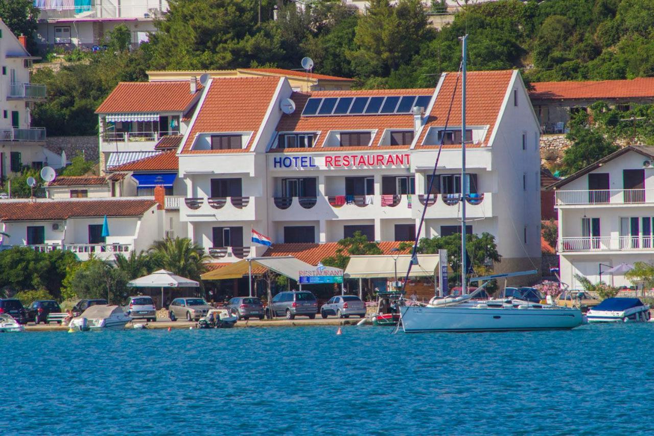 House Hotel Plava Laguna Tisno Bagian luar foto