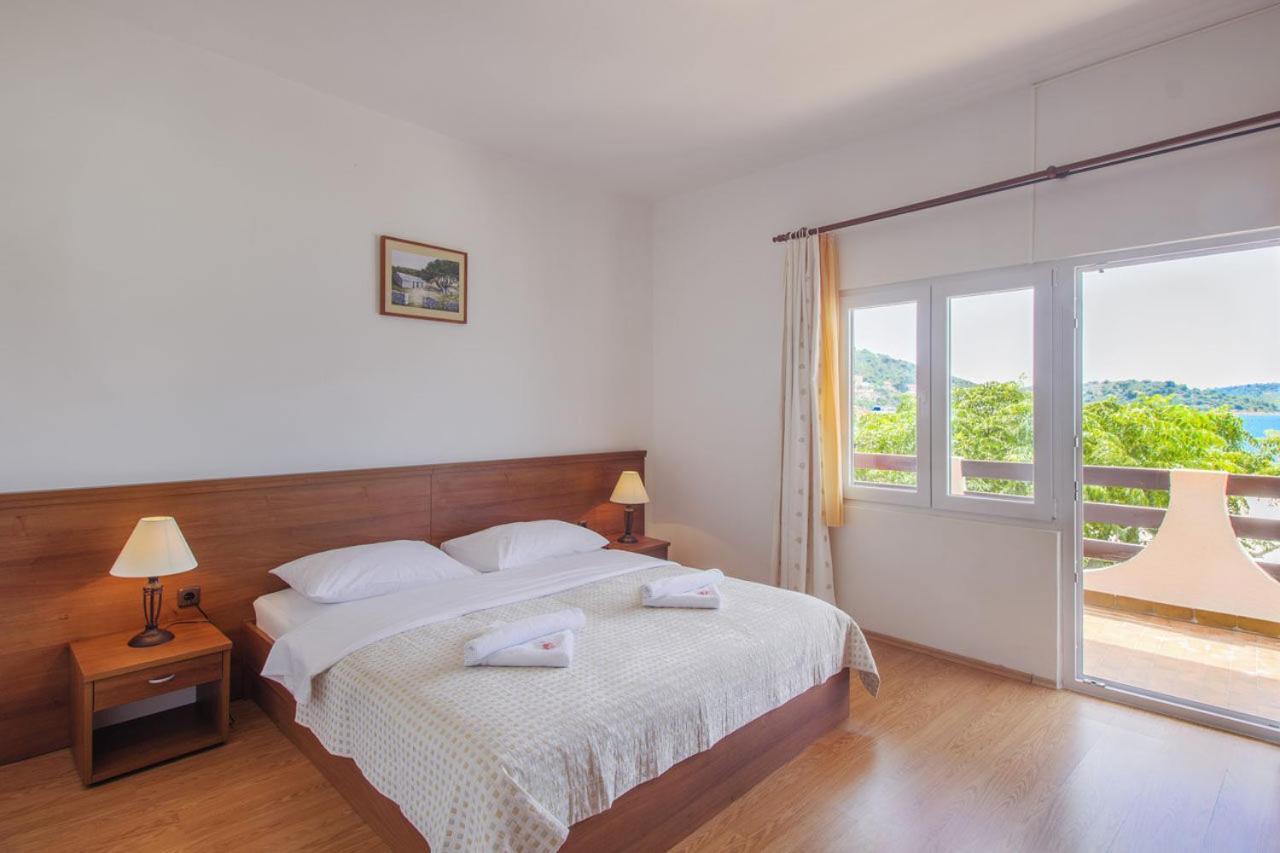 House Hotel Plava Laguna Tisno Ruang foto