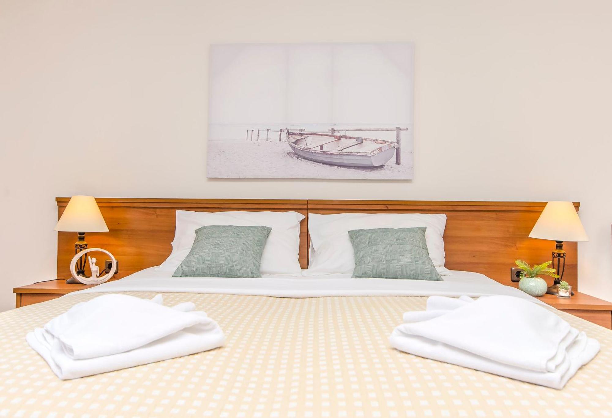 House Hotel Plava Laguna Tisno Bagian luar foto