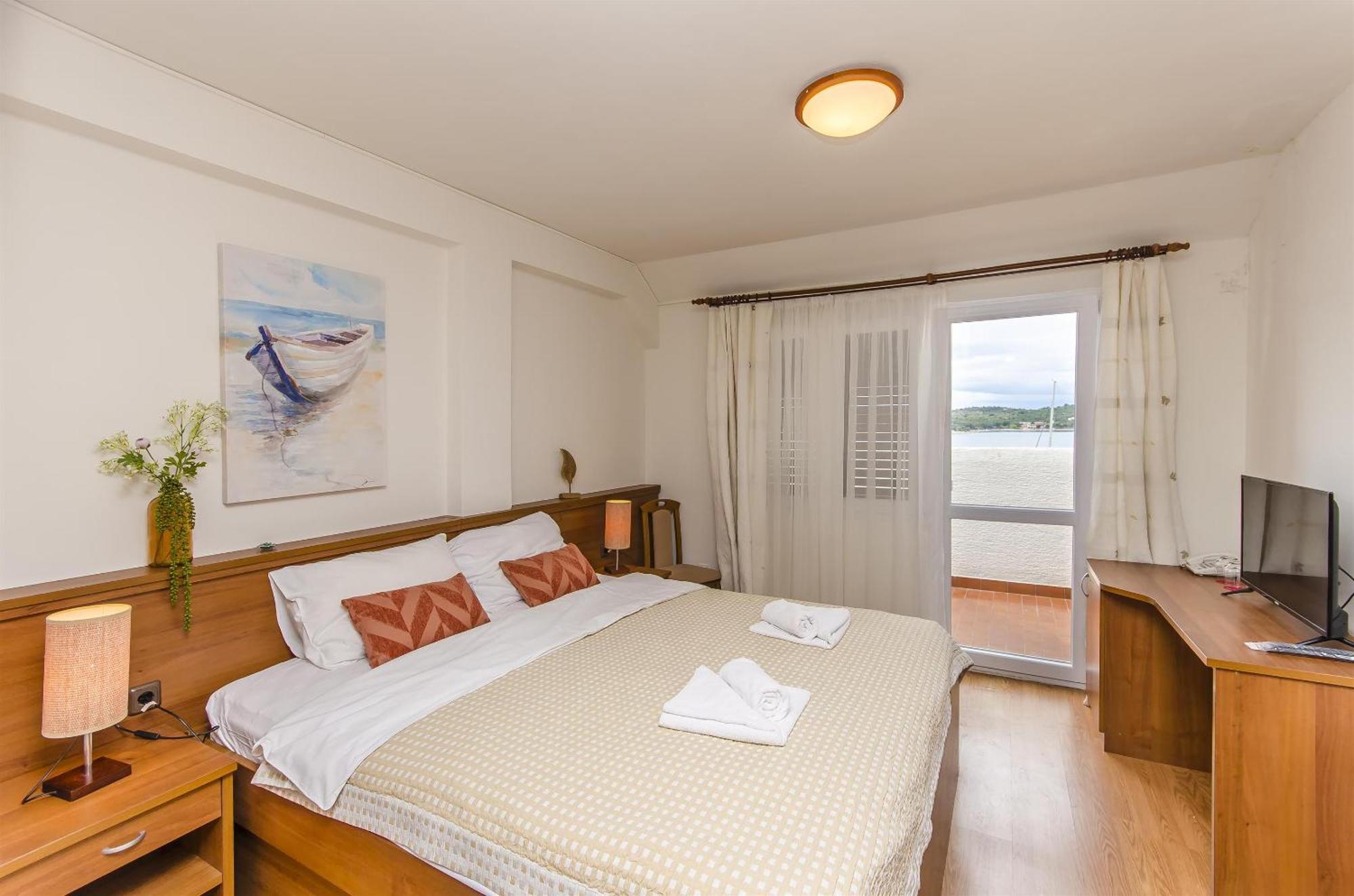 House Hotel Plava Laguna Tisno Bagian luar foto