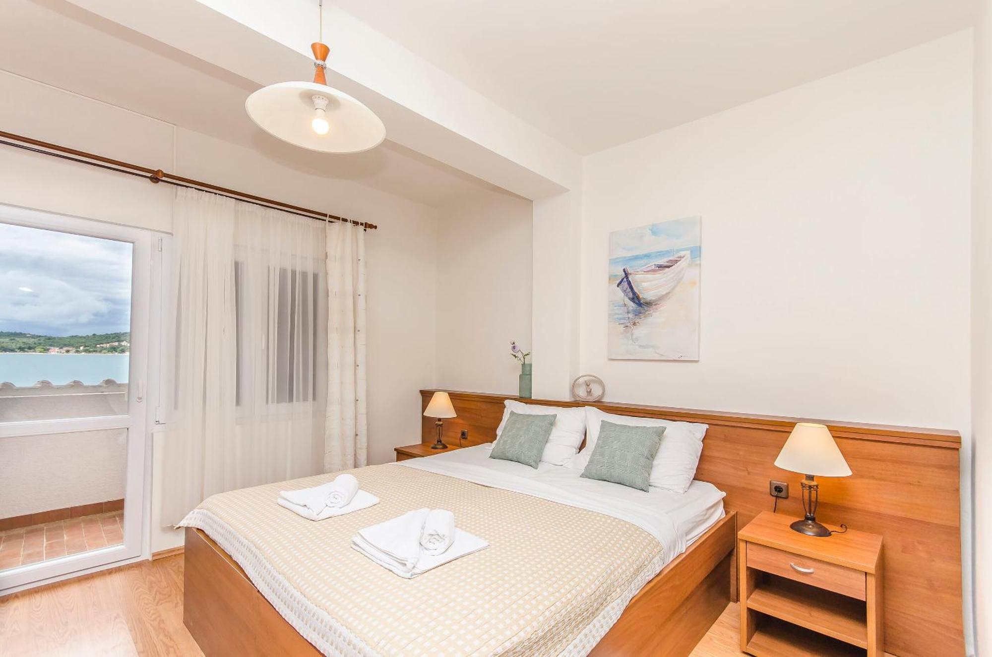 House Hotel Plava Laguna Tisno Bagian luar foto
