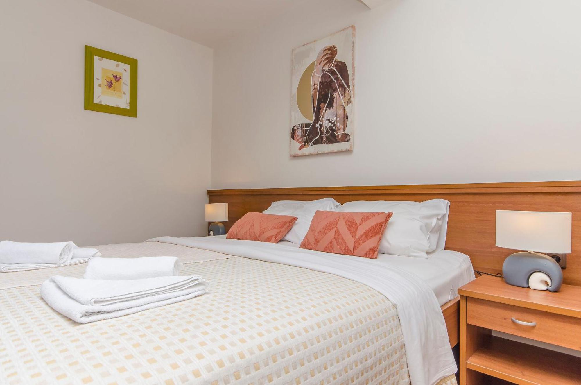 House Hotel Plava Laguna Tisno Bagian luar foto