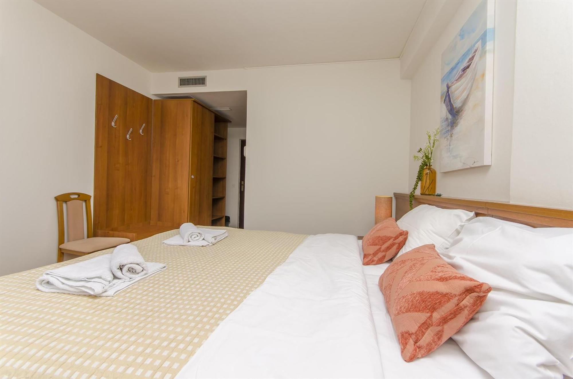 House Hotel Plava Laguna Tisno Bagian luar foto