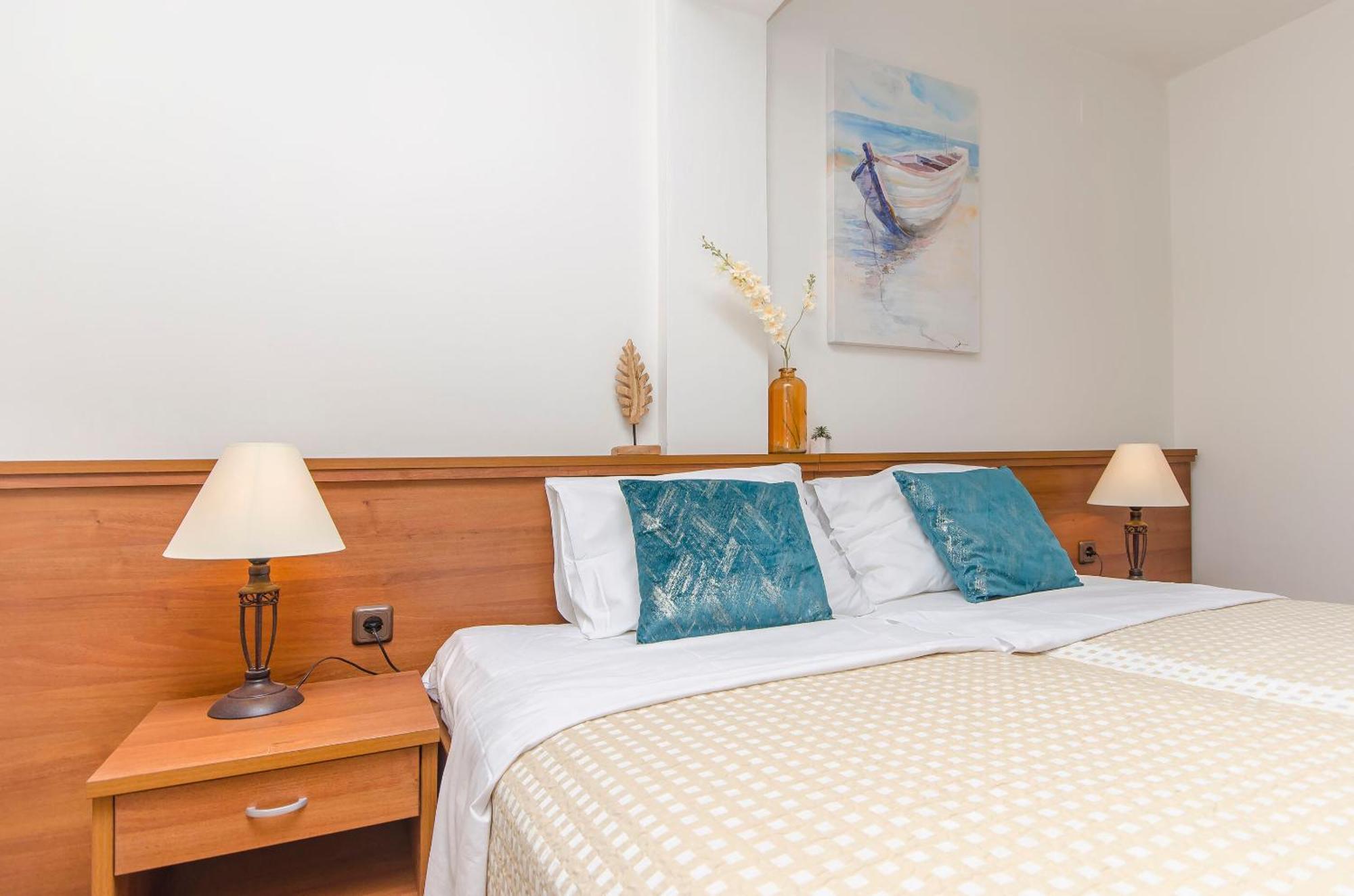 House Hotel Plava Laguna Tisno Bagian luar foto
