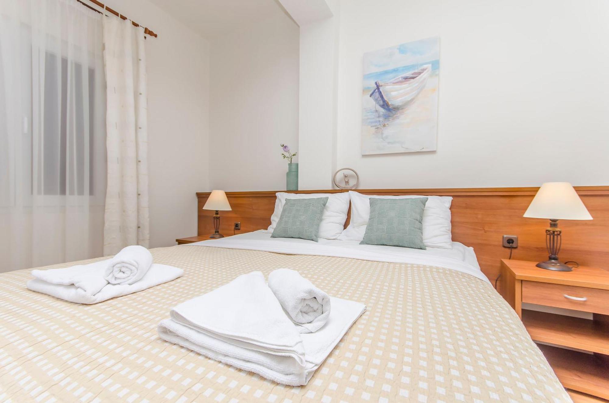 House Hotel Plava Laguna Tisno Bagian luar foto