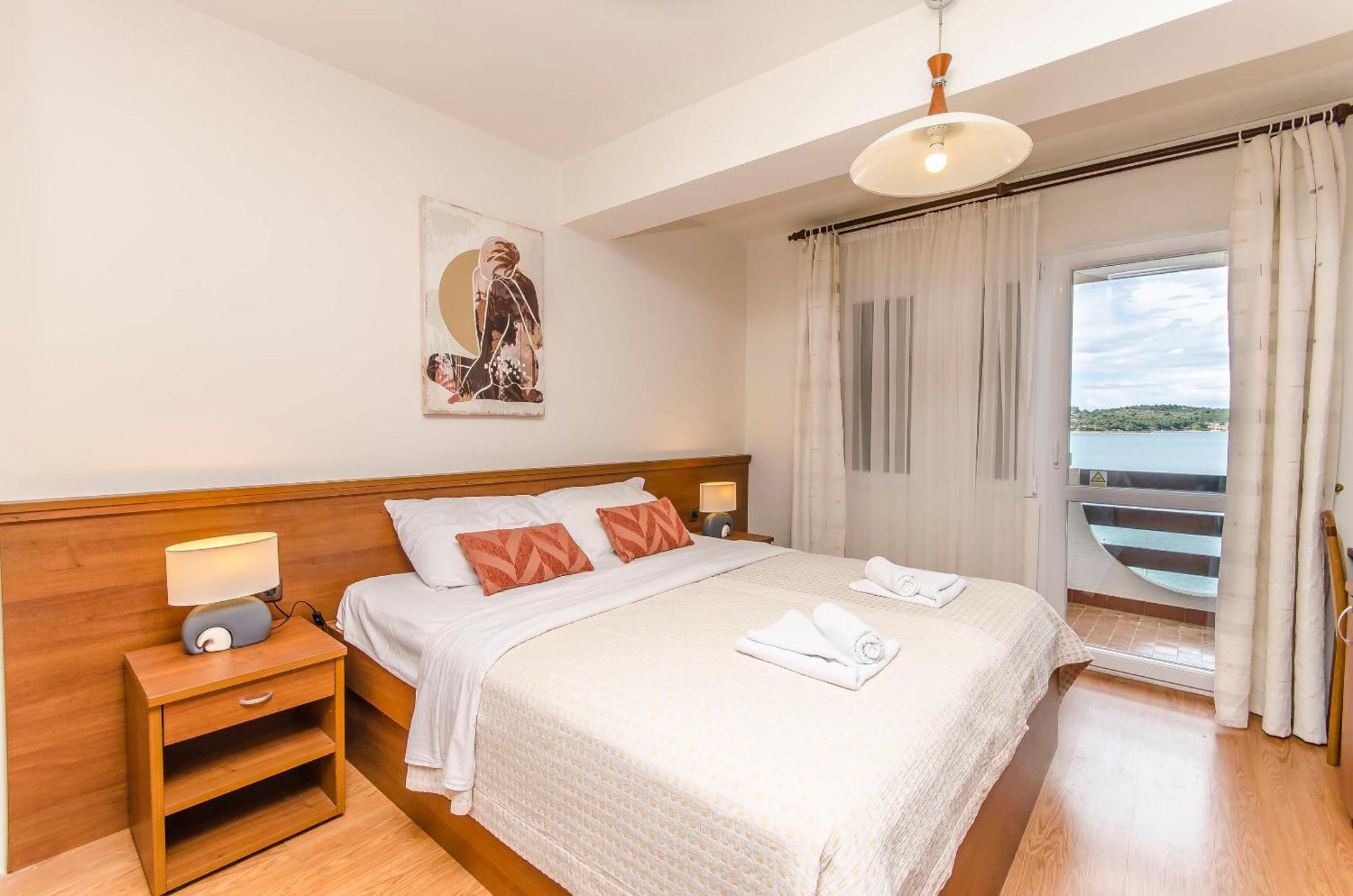 House Hotel Plava Laguna Tisno Bagian luar foto
