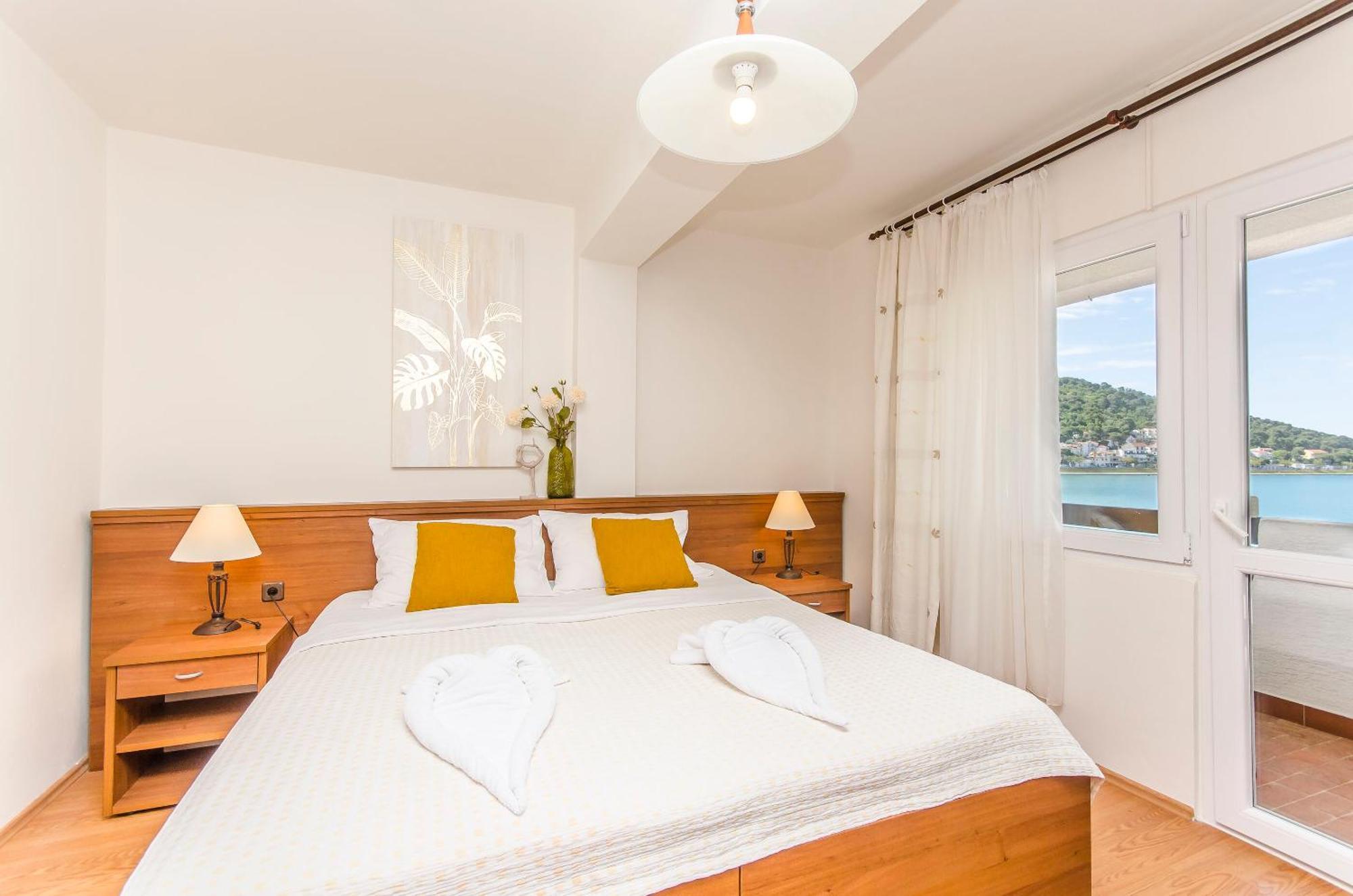 House Hotel Plava Laguna Tisno Bagian luar foto