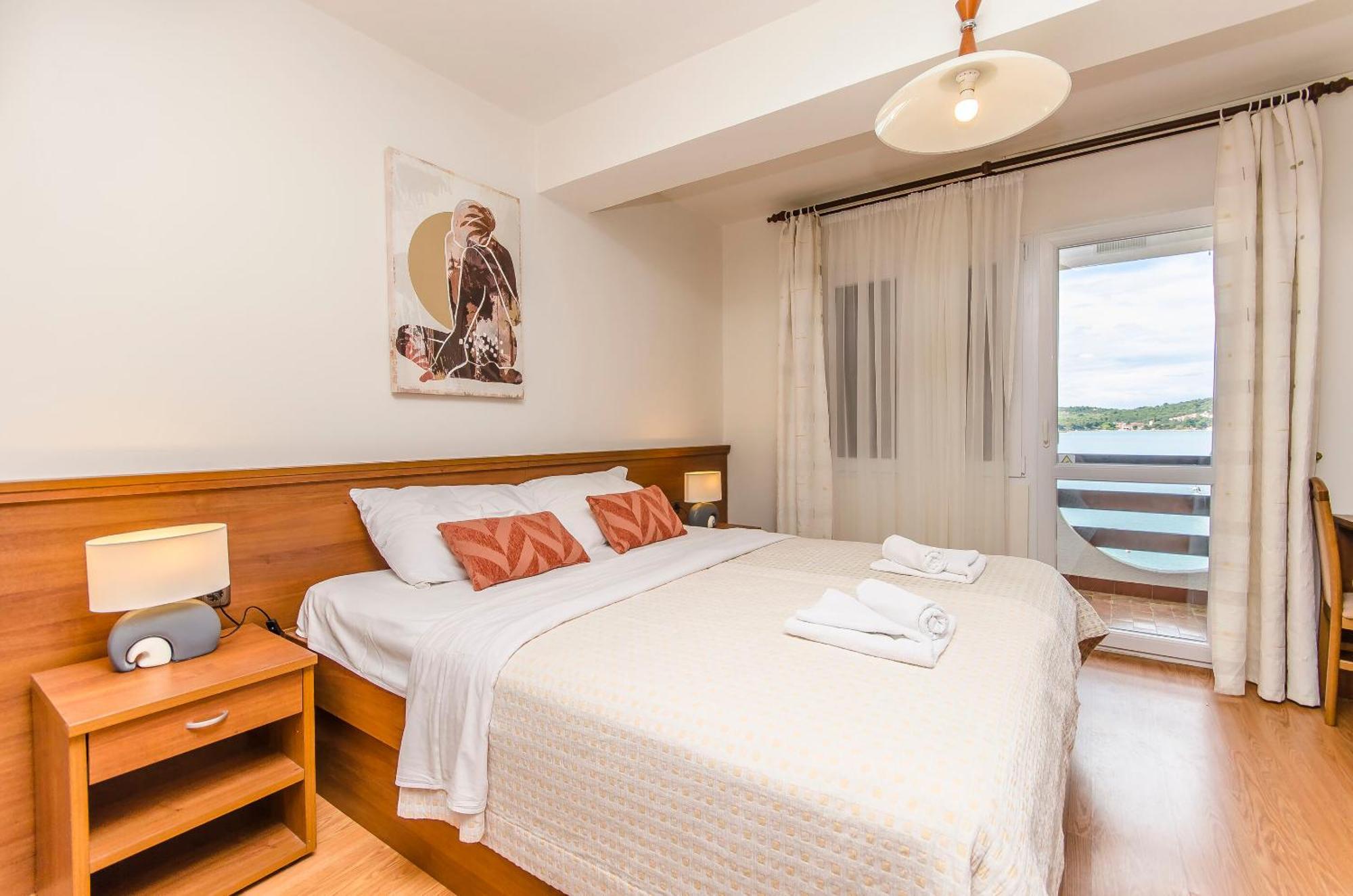 House Hotel Plava Laguna Tisno Bagian luar foto