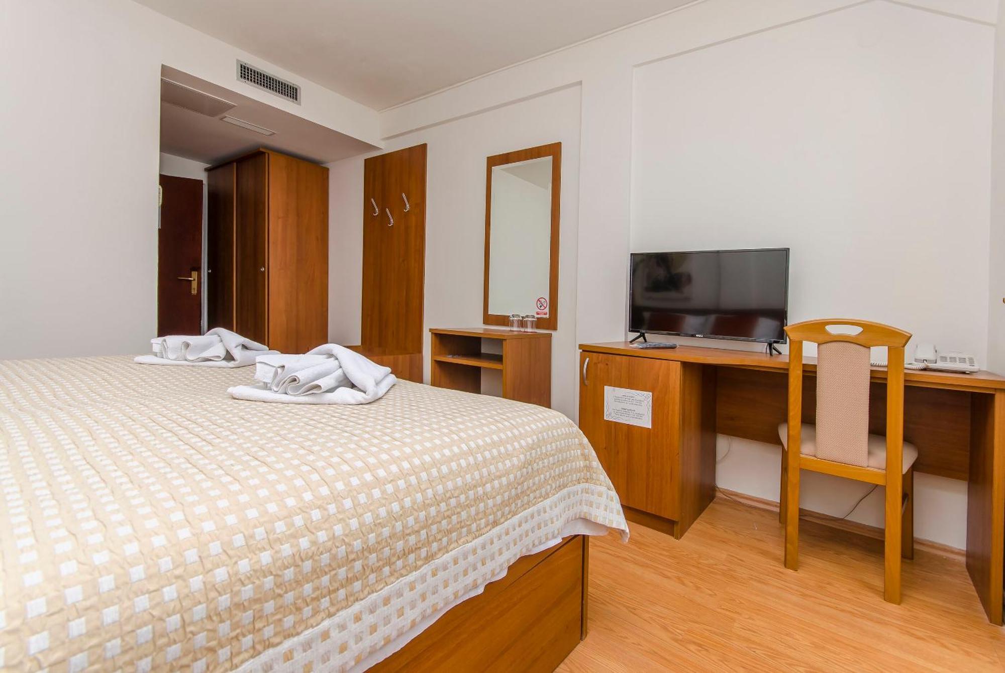 House Hotel Plava Laguna Tisno Bagian luar foto