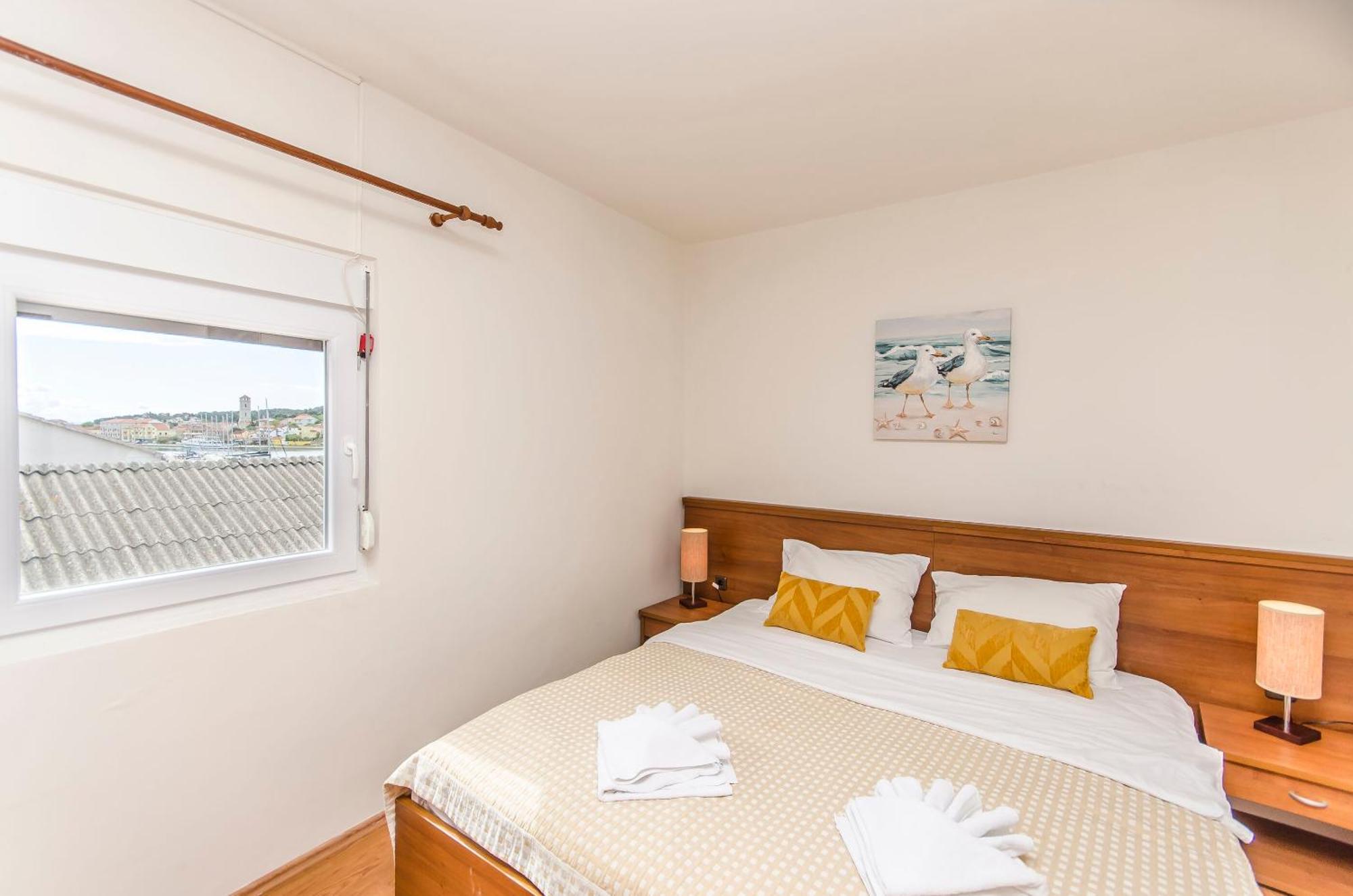 House Hotel Plava Laguna Tisno Bagian luar foto