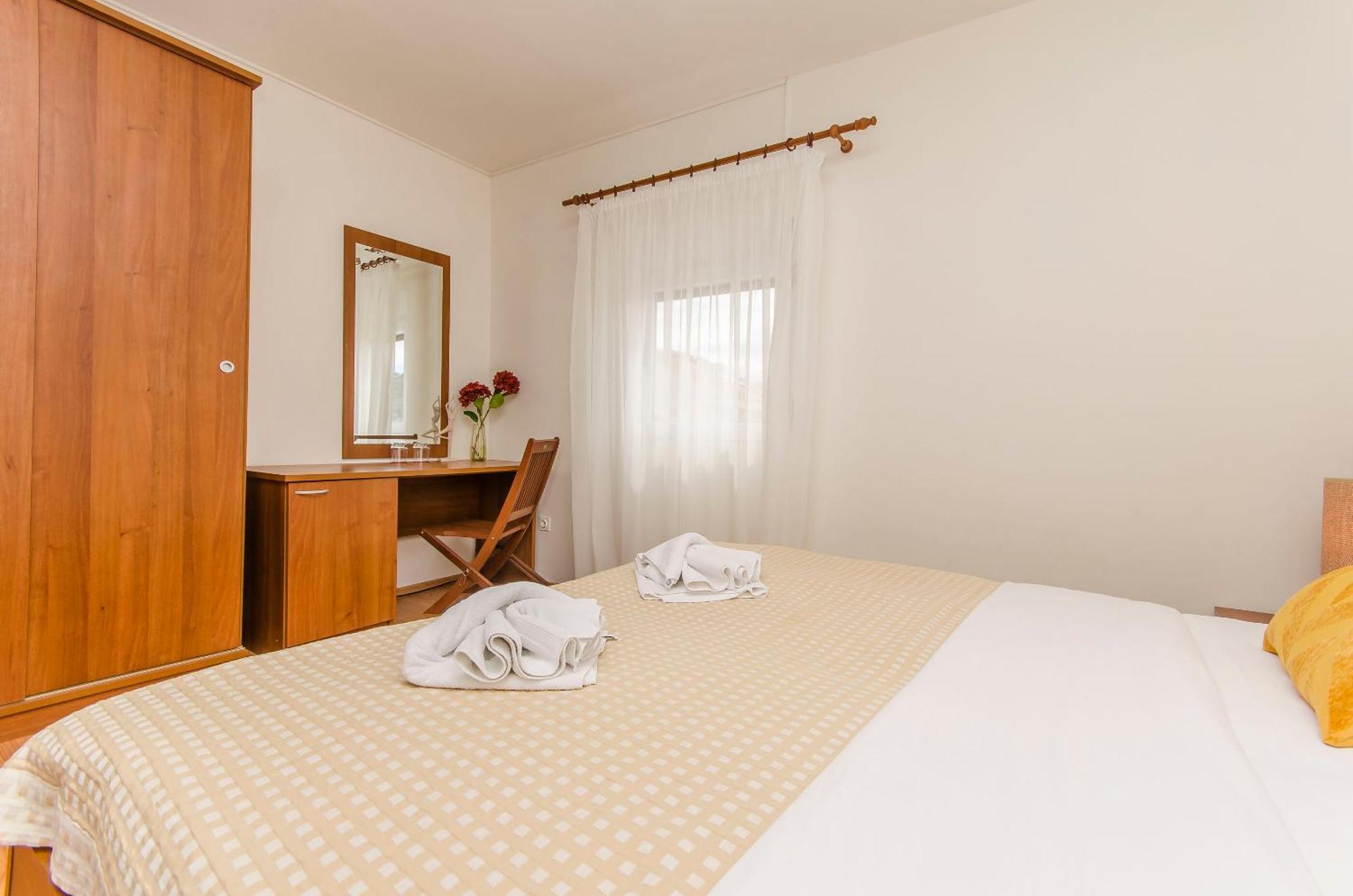 House Hotel Plava Laguna Tisno Bagian luar foto