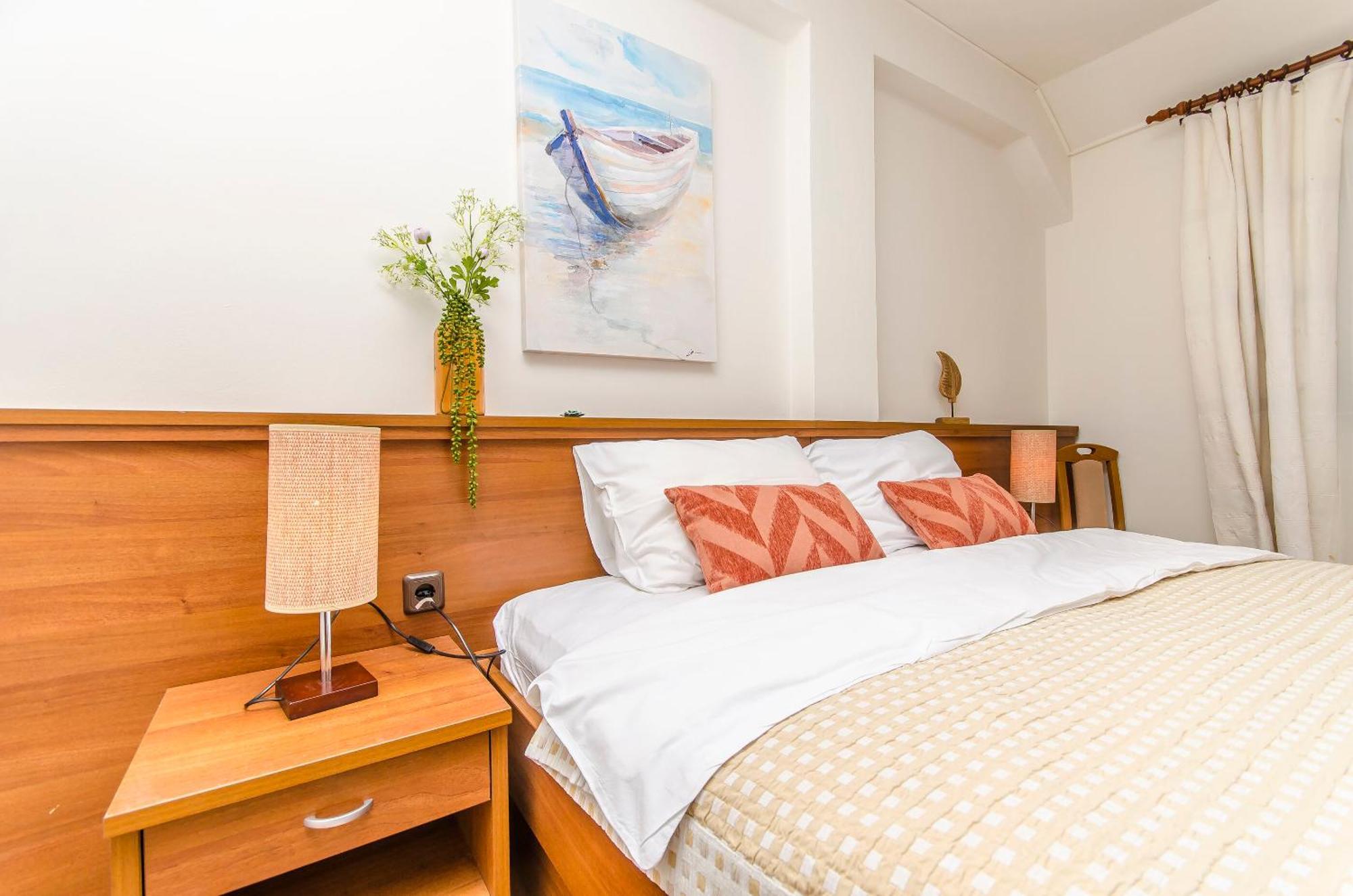 House Hotel Plava Laguna Tisno Bagian luar foto