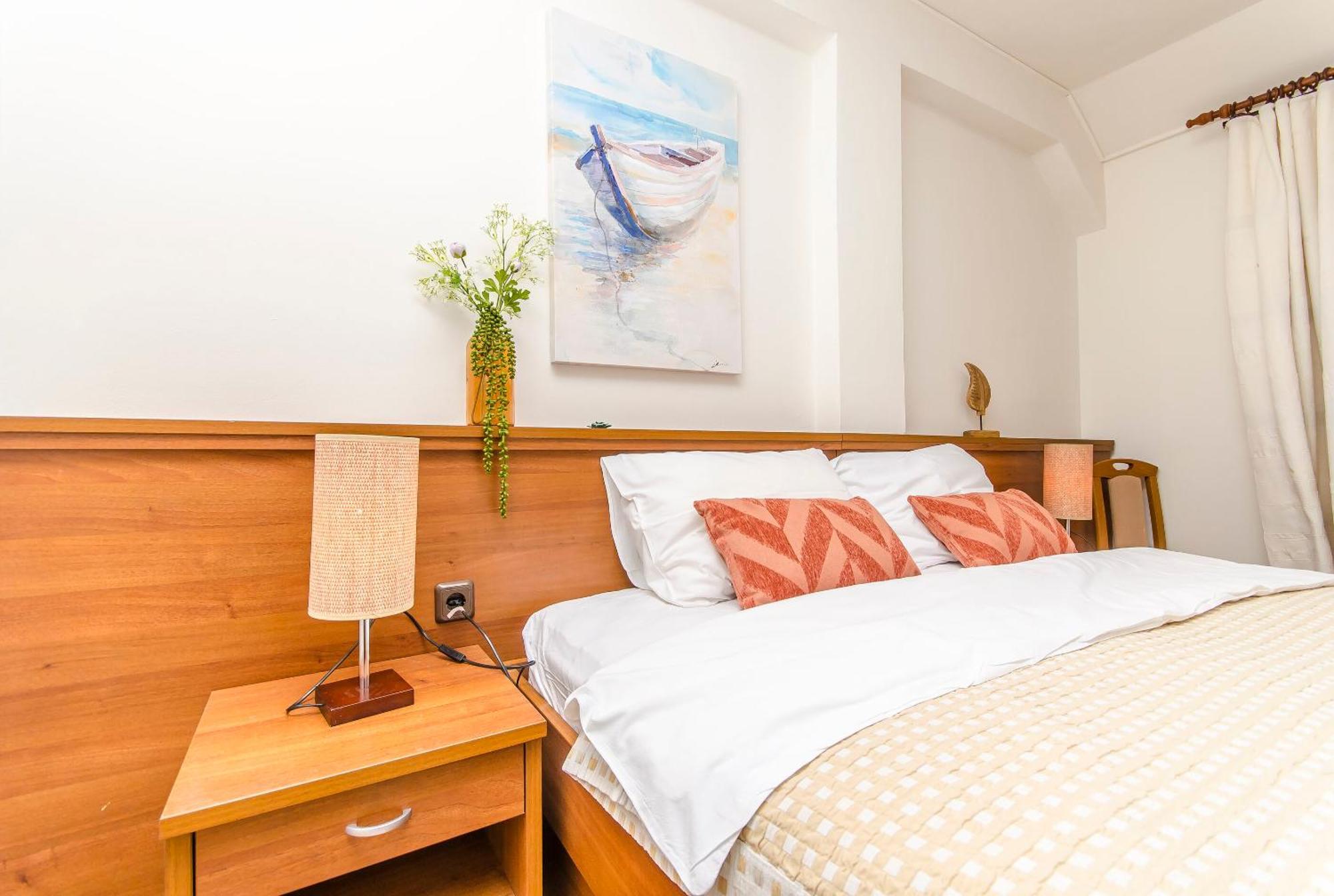 House Hotel Plava Laguna Tisno Bagian luar foto