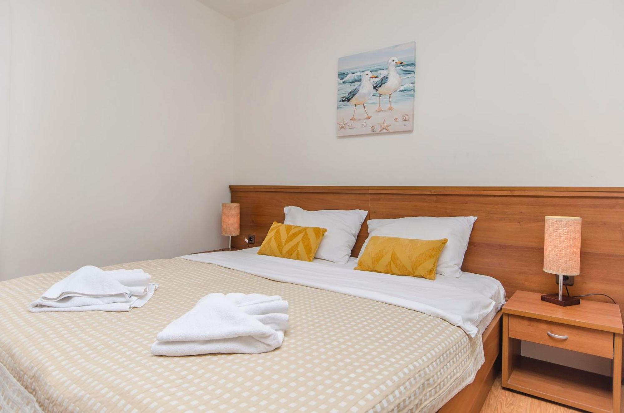 House Hotel Plava Laguna Tisno Bagian luar foto
