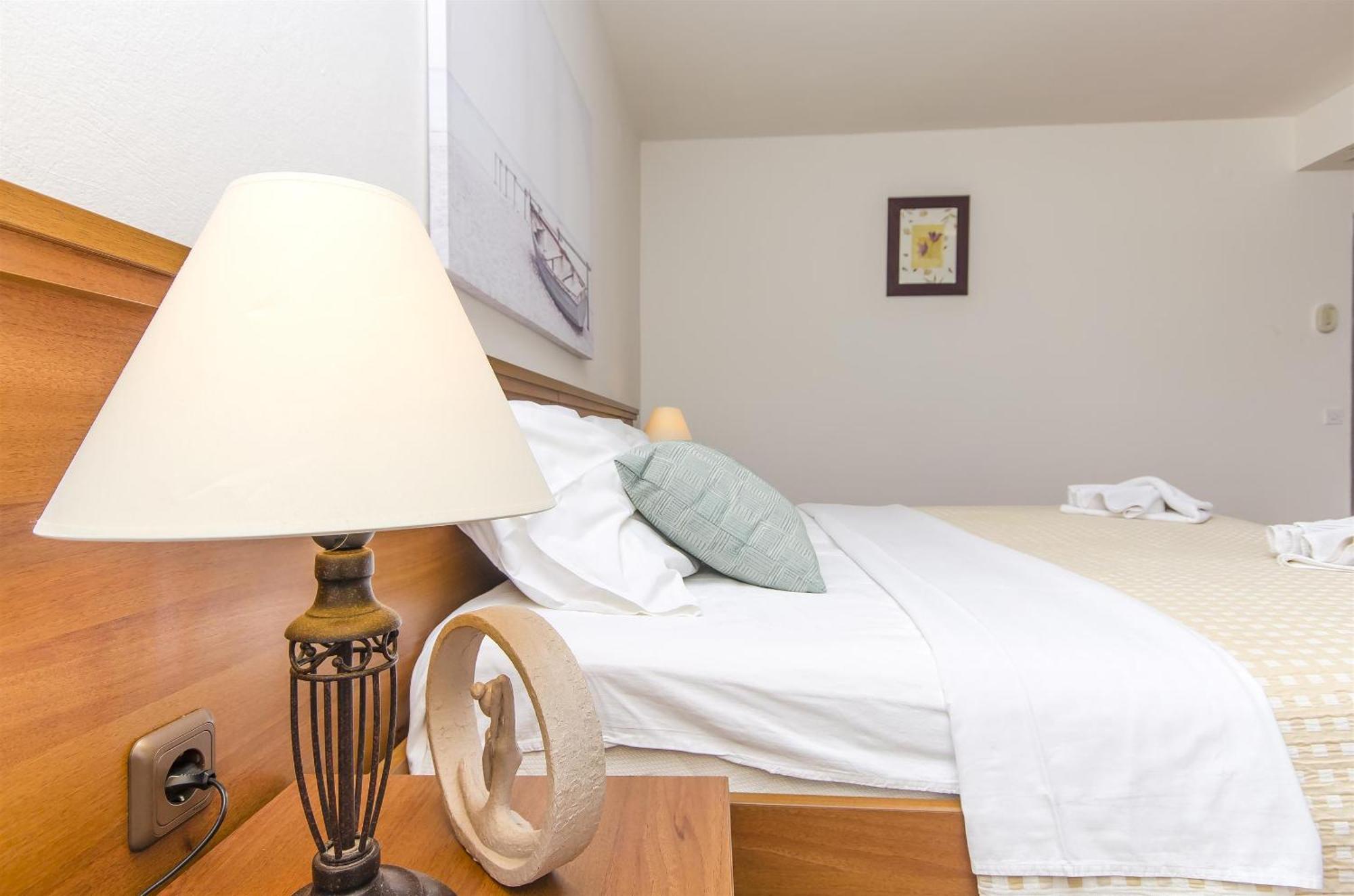 House Hotel Plava Laguna Tisno Bagian luar foto
