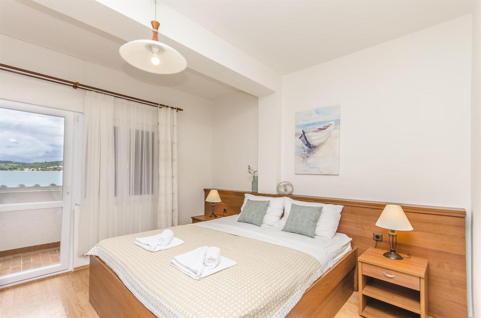House Hotel Plava Laguna Tisno Bagian luar foto